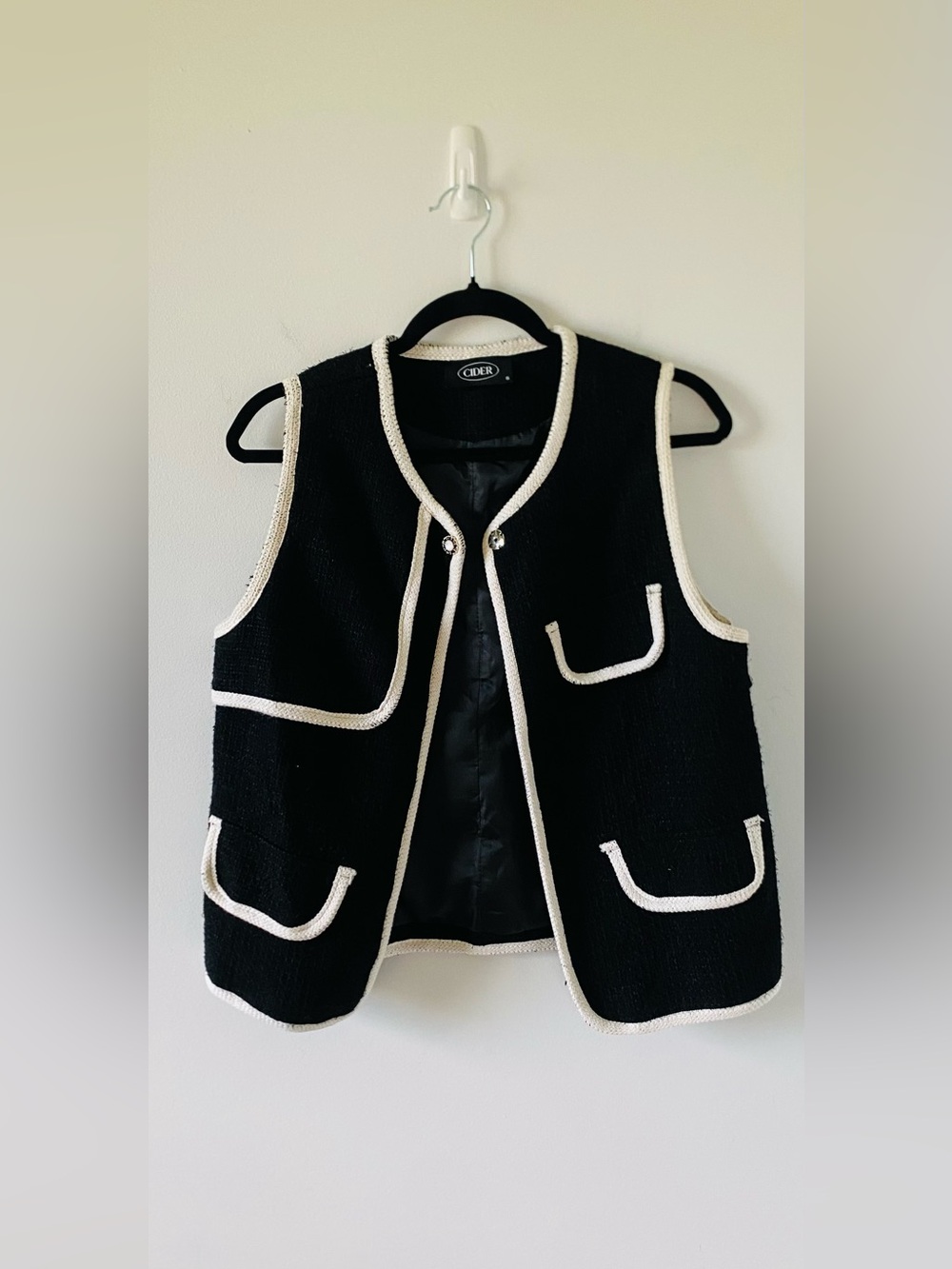 Cider Black Contrast Trim Tweed Bouclé Vest Button Front Size M Quiet Luxury EUC